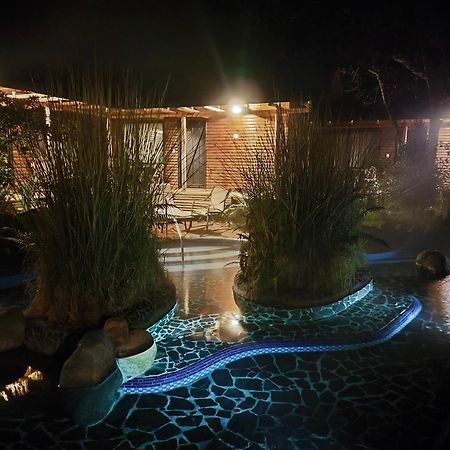 Termas De Папальякта Екстер'єр фото The hot springs at night