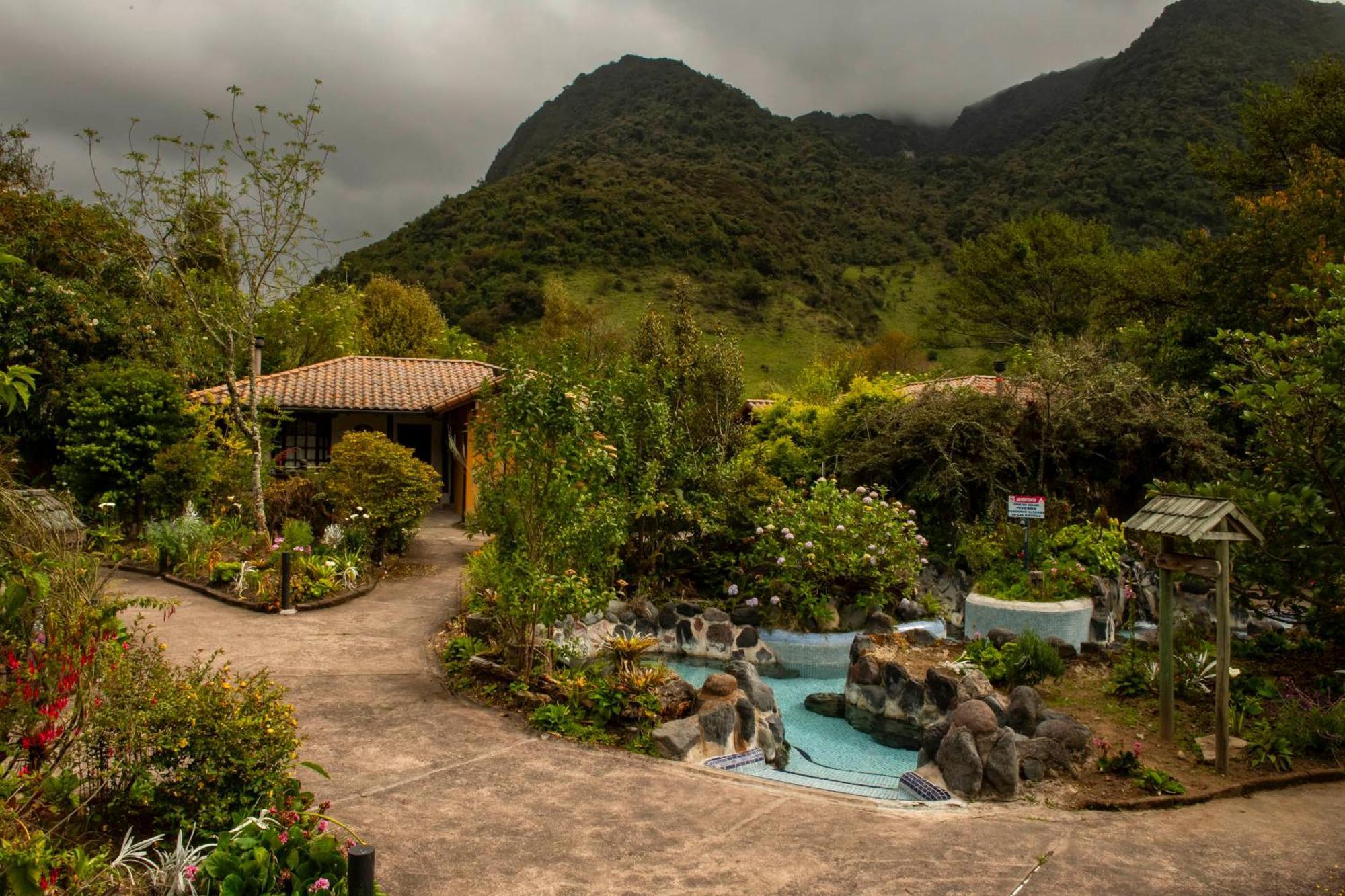 Termas De Папальякта Екстер'єр фото Hot springs in Baños