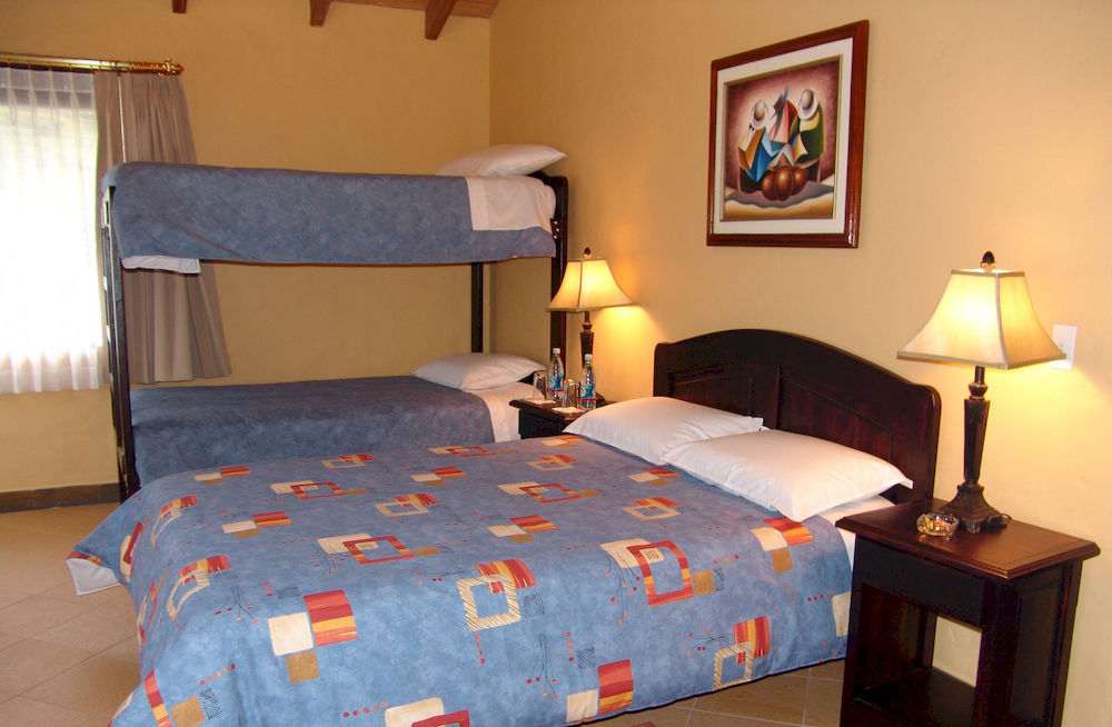 Termas De Папальякта Екстер'єр фото A bunk bed with a double bed